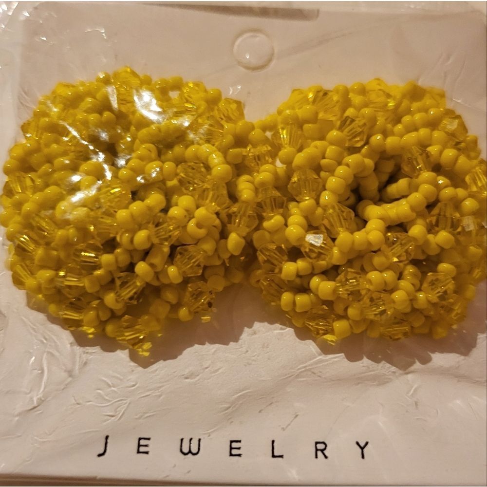 π YELLOW π BEADED CLUSTER EARRINGS. STUNNING ANDβNEW! - Picture 3 of 5